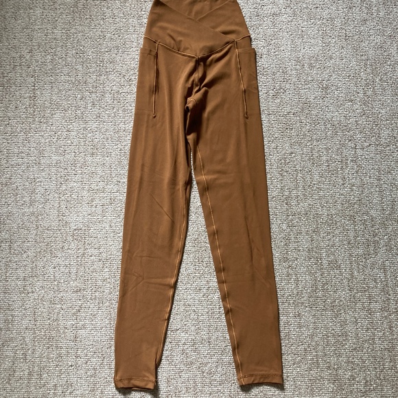 Offline by Aerie Real Me Crossover Pocket Legging - Picture 1 of 3